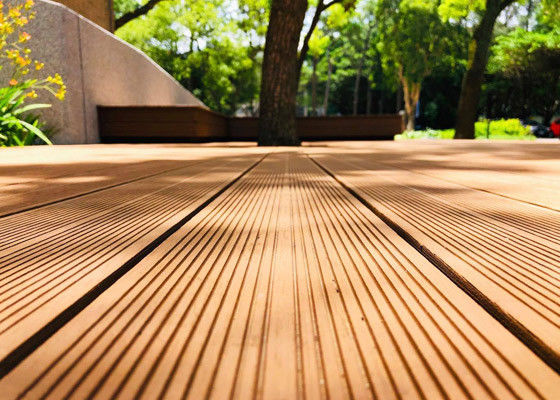 Un bon prix. Panneaux en bois de pont en WPC légers en ligne