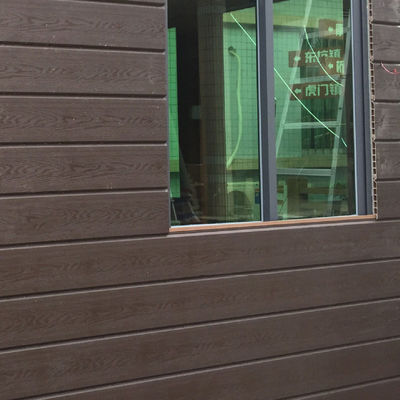 Un bon prix. Façade en WPC étanche revêtement en plastique revêtement en bois Accent mur extérieur en ligne