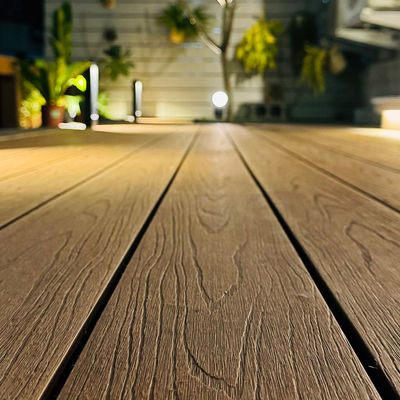 Un bon prix. composite Co-extrusion WPC decking carton emballage haute esthétique en ligne