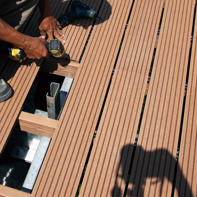 Un bon prix. Produits de jardinage en WPC en ligne