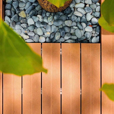 Un bon prix. Plaques de revêtement en bois composite pour l'extérieur en ligne