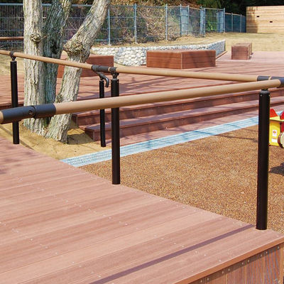 Un bon prix. Plancher de revêtement de sol en WPC extrudé anti-déroute Carreaux de revêtement de sol en WPC étanche en ligne