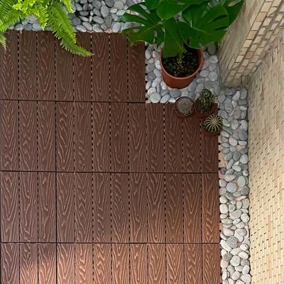 Un bon prix. Carreaux de revêtement de sol en WPC personnalisés en ligne