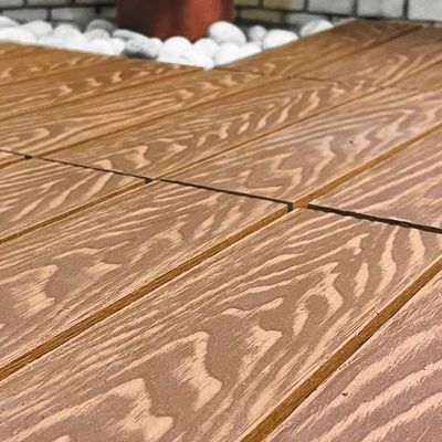 Un bon prix. Les carreaux en bois résistant à l'eau en ligne