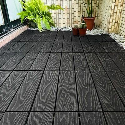 Un bon prix. Carreaux de revêtement de sol en bois composite en WPC Carreaux de revêtement de sol en bois enroulé résistant à la rouille en ligne