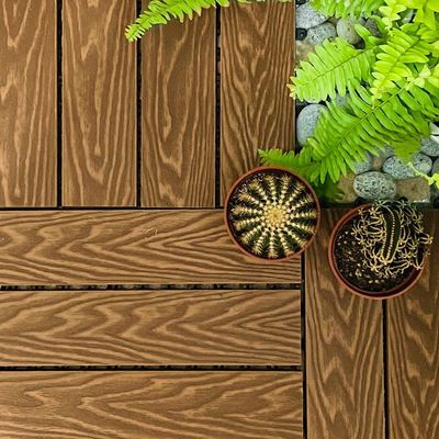 Un bon prix. Carreaux de terrasse en bois de patio résistant aux intempéries en ligne