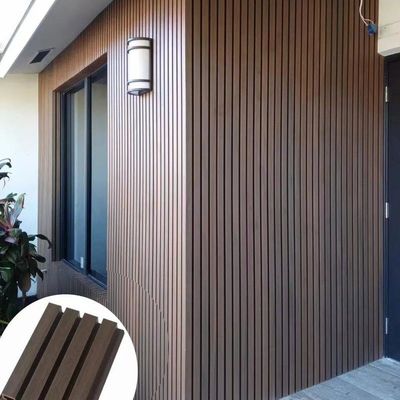 Un bon prix. Panneau en bois plastique revêtement murale en bois composite recyclé en ligne