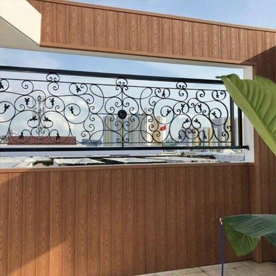 Un bon prix. Panneau en bois composite en WPC pour l'extérieur en ligne