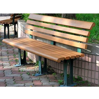 Un bon prix. Banque de jardin en WPC en bois-plastique composite facile à installer en ligne