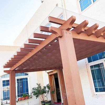 Un bon prix. Pergola en WPC sur mesure imperméable à l'eau Pergola en bois moderne Faible entretien en ligne