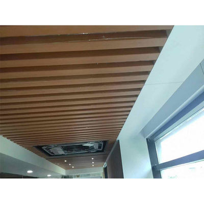 Un bon prix. Panneau de plafond en WPC composite revêtement de plafond en WPC isolé en ligne