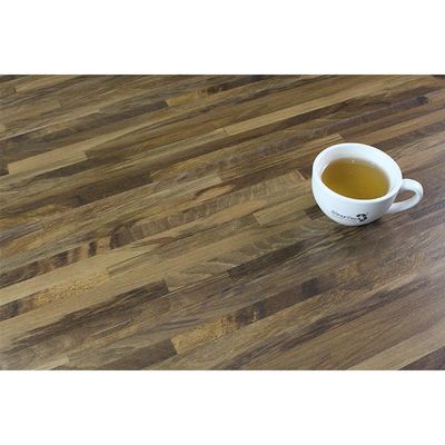 Un bon prix. Plancher SPC composite en relief de luxe en ligne