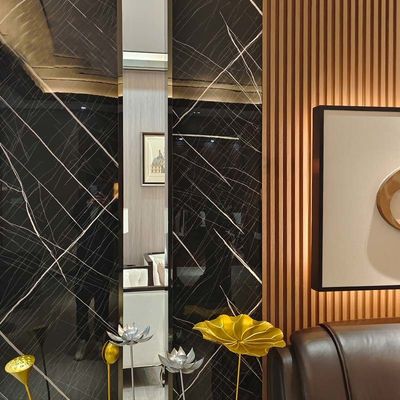 Un bon prix. Panneau mural composite sur mesure revêtement extérieur léger pour le bâtiment en ligne