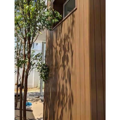 Un bon prix. Matériau composite intérieur en bois plastique WPC en ligne